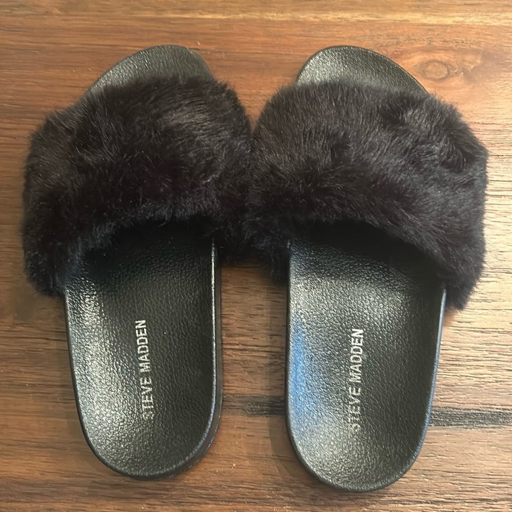 Steve Madden slides